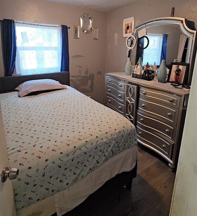 Building Photo - 553 Robin Hill Cir