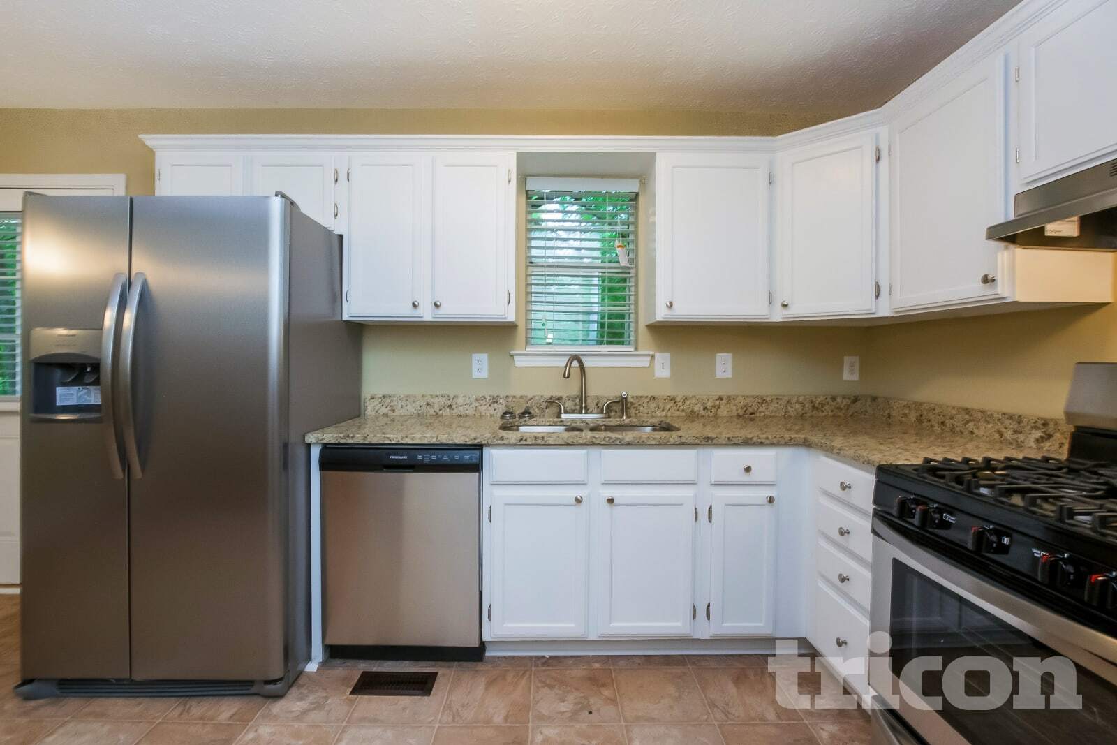 Building Photo - 48 Hale Haven Dr