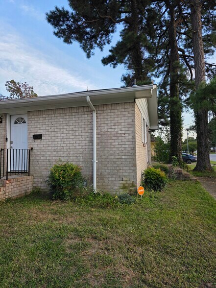 Building Photo - 1317 Roosevelt Blvd