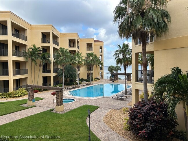 Building Photo - 2351 Lakeview Dr