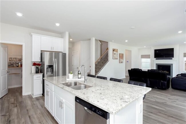 Building Photo - 607 Runnel Dr