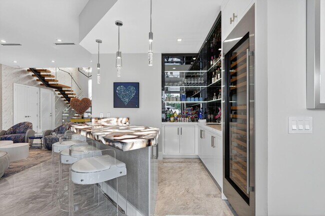 Building Photo - 785 NE 70th St