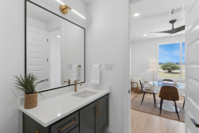 Building Photo - 408 Vista Buena Trl