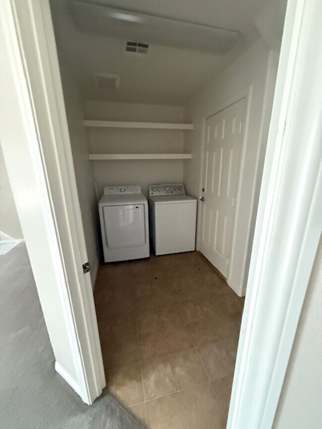 Building Photo - AVAILABLE NOW! Outstanding 3 Story Home!