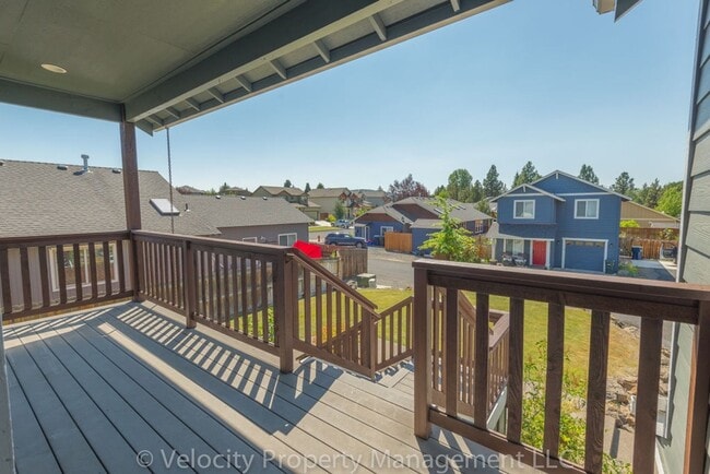 Building Photo - Beautiful home on a private cut-de-sac!