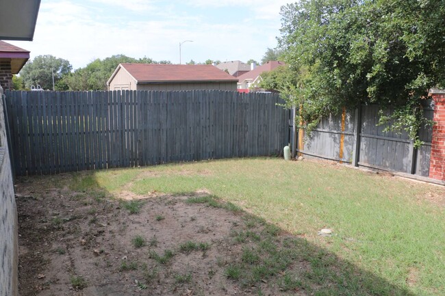 Building Photo - 4658 Essex Dr