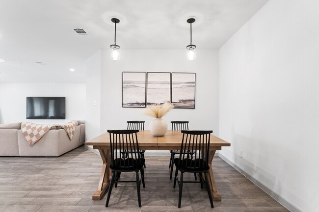 Building Photo - 13220 Lago Acero