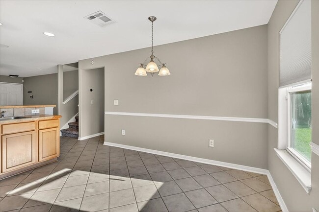 Building Photo - 2110 Encino Dr
