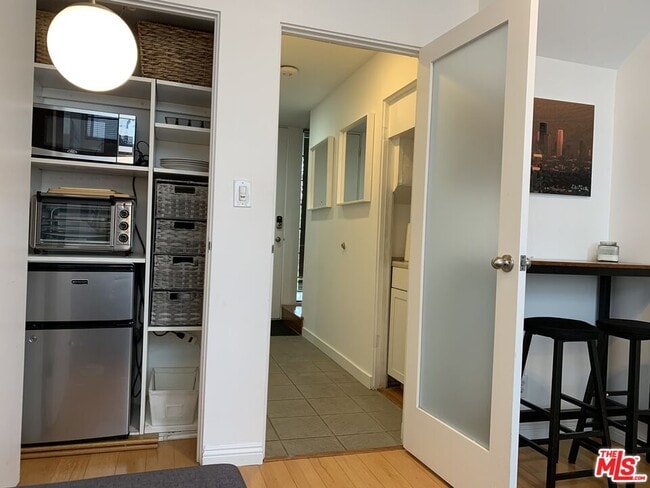 Building Photo - 1015 Marine St