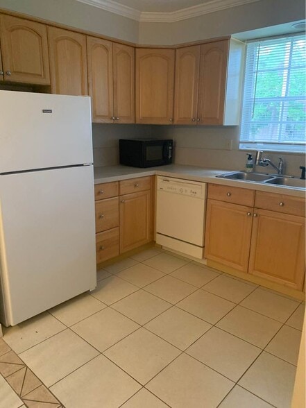 Kitchen - 5201 ATLANTIC Blvd