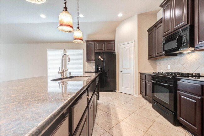 Building Photo - 25839 Riverside Creek Dr