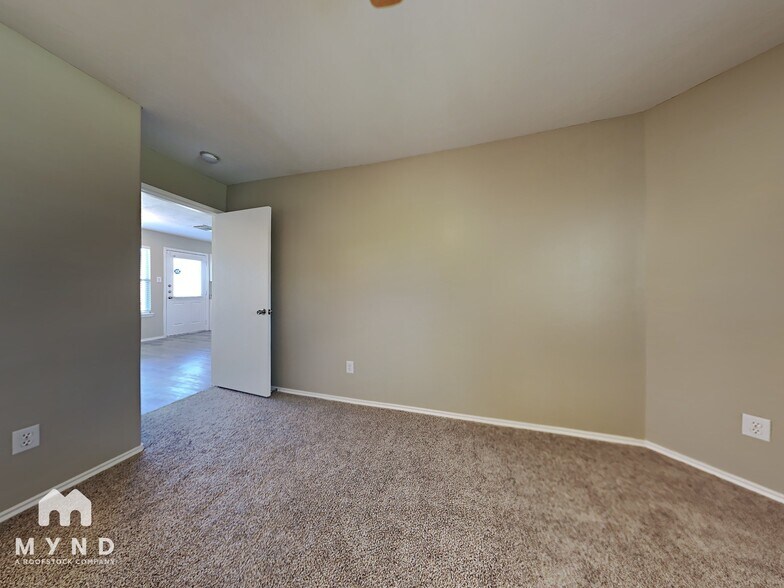 Building Photo - 9027 Farm Ridge Ln