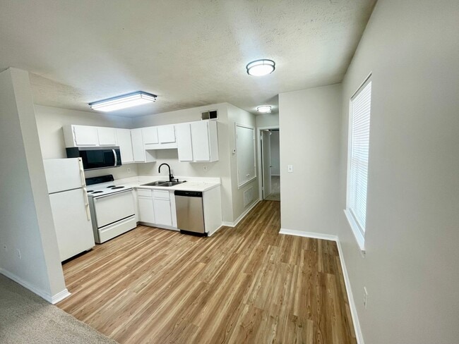 Building Photo - GS-585 Dexter Dr