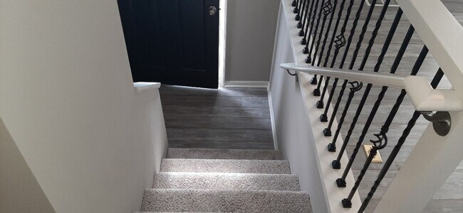 Building Photo - HURRY THIS WON'T LAST LONG! Gorgeous 3 bed, 2 bath in beautiful Parkville!