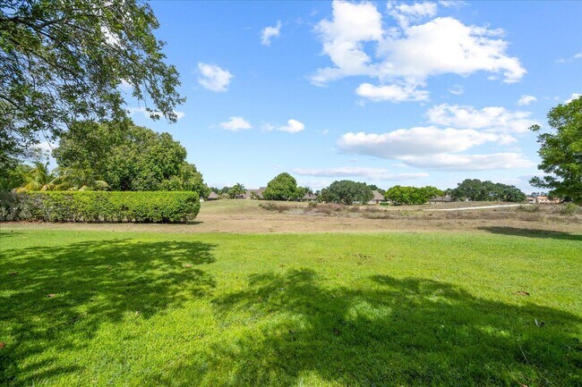 Building Photo - 2585 Sheltingham Dr