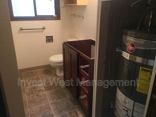 Building Photo - 14306 NE 14th Cir