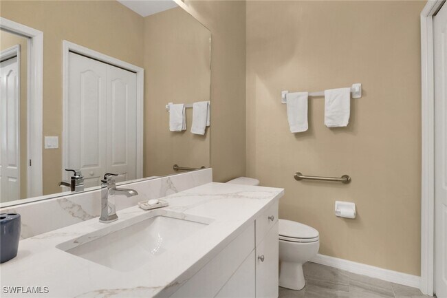 Building Photo - 10390 Washingtonia Palm Way