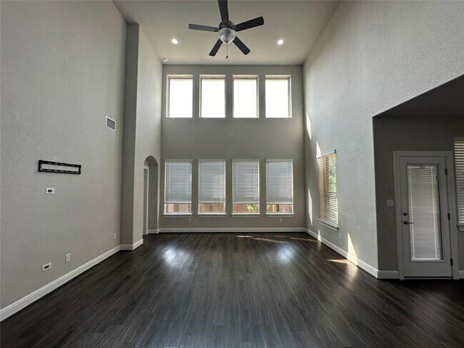 Building Photo - 4213 Valley Oaks Dr