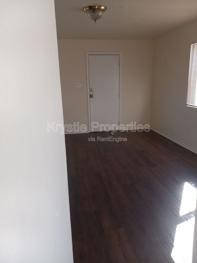 Building Photo - 350 Thomas Ave