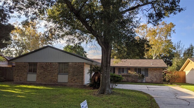 Primary Photo - 1934 Huntress Ln