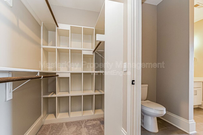 Building Photo - 290 Spring Ave