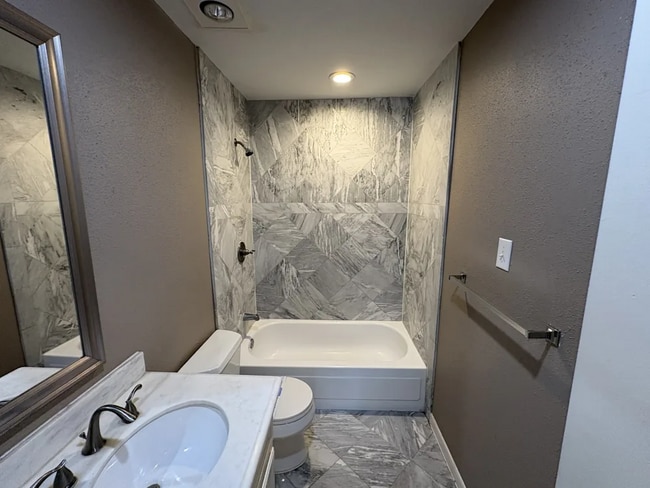 Building Photo - 22508 Red River Dr