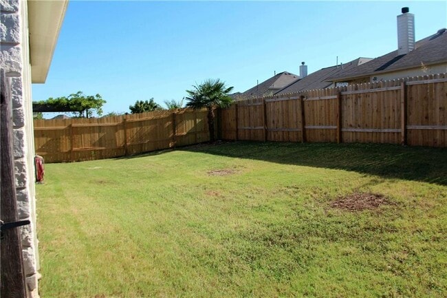 Building Photo - 141 Poplarwood Dr