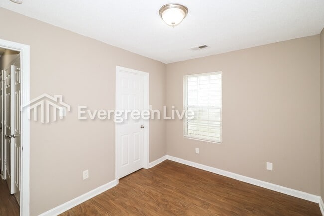 Building Photo - 4855 Royal Run Dr