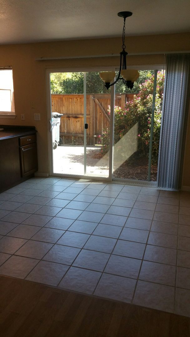 Building Photo - 3 Bedroom 1.5 bath in Covell Commons HOA i...