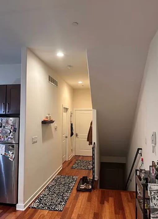 Building Photo - 1827 Vineyard St