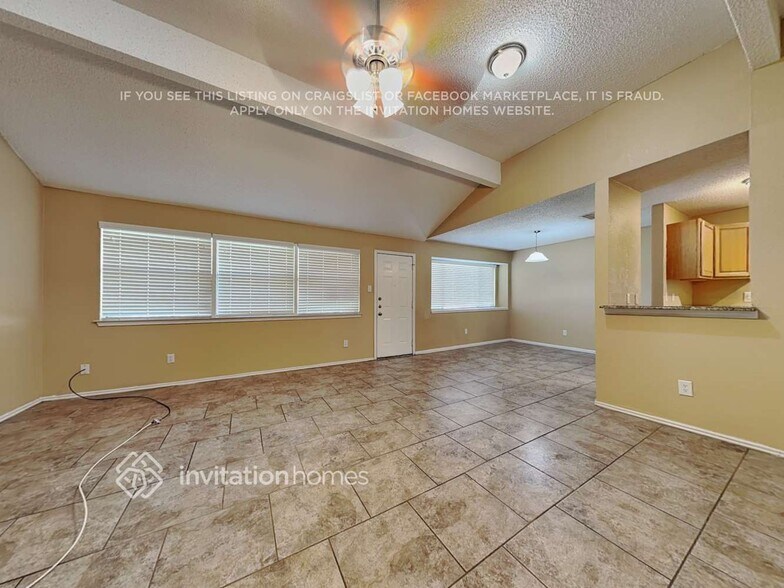 Building Photo - 2650 Fairmont Dr