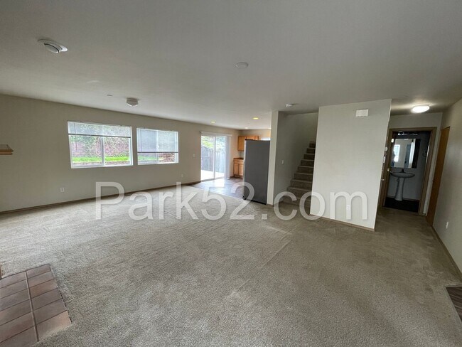 Building Photo - DuPont 4 Bedroom Single Family