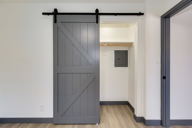 Building Photo - Two Bedroom in Old Town Scottsdale - Sparking Pool!