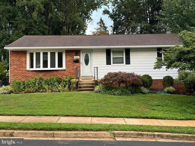 Building Photo - 604 Yeonas Dr SW