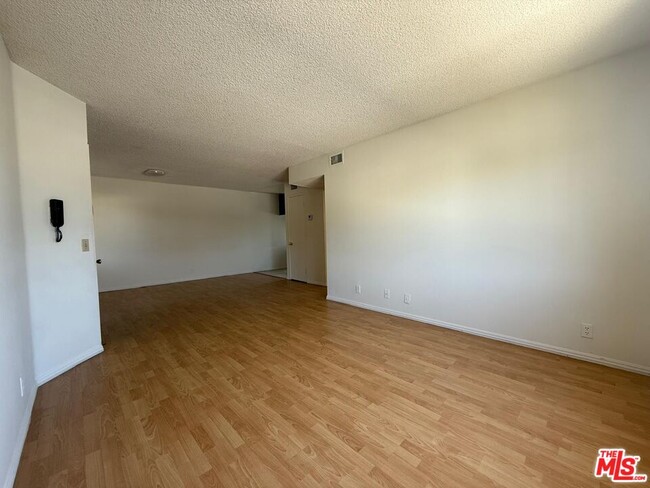 Building Photo - 505 S Verdugo Rd