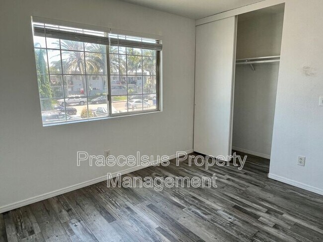 Building Photo - 324 Zenith St