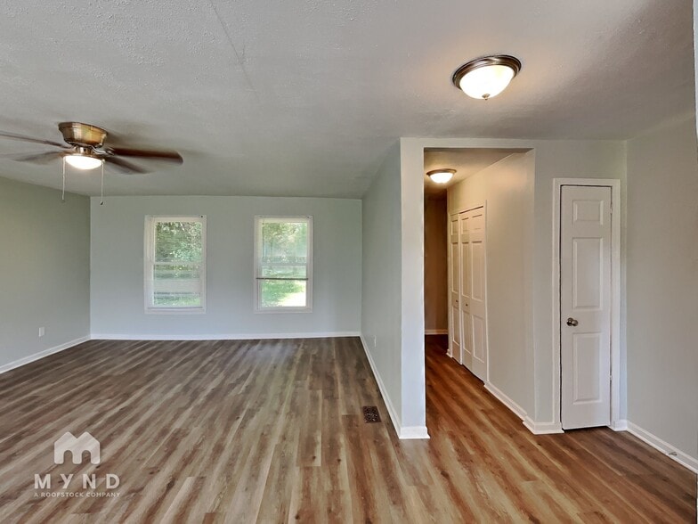 Building Photo - 865 W Hightower Trail