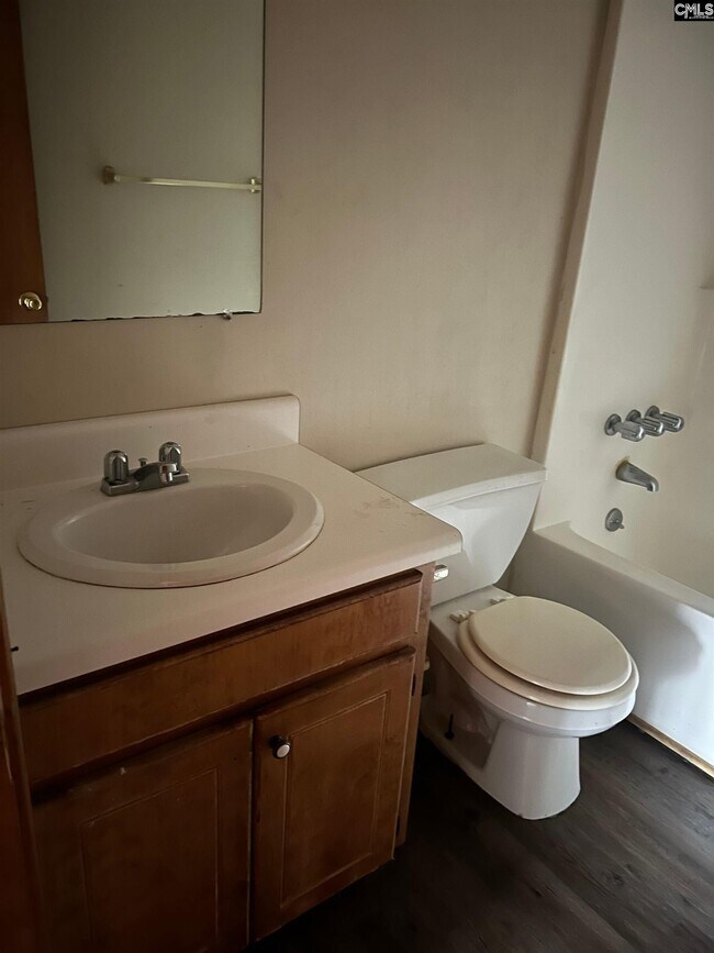 Building Photo - 124 Hazelwood Ct