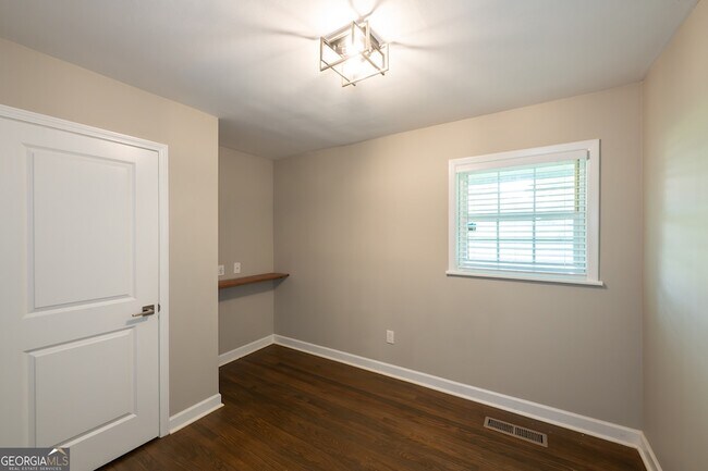 Building Photo - 2131 Bixler Cir