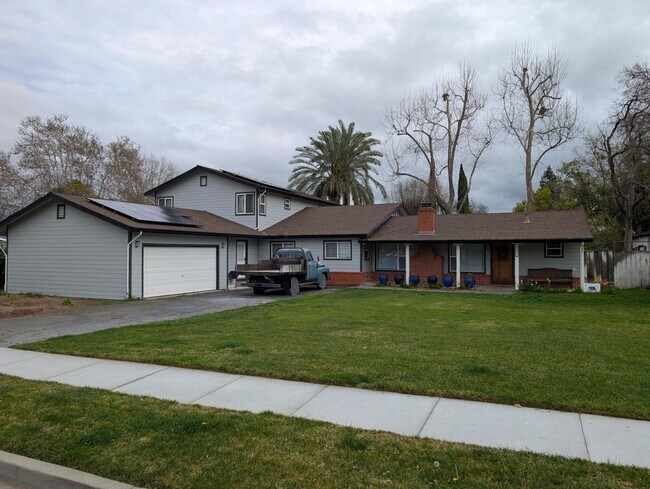 Building Photo - Spacious Upstairs Master Bedroom for Rent