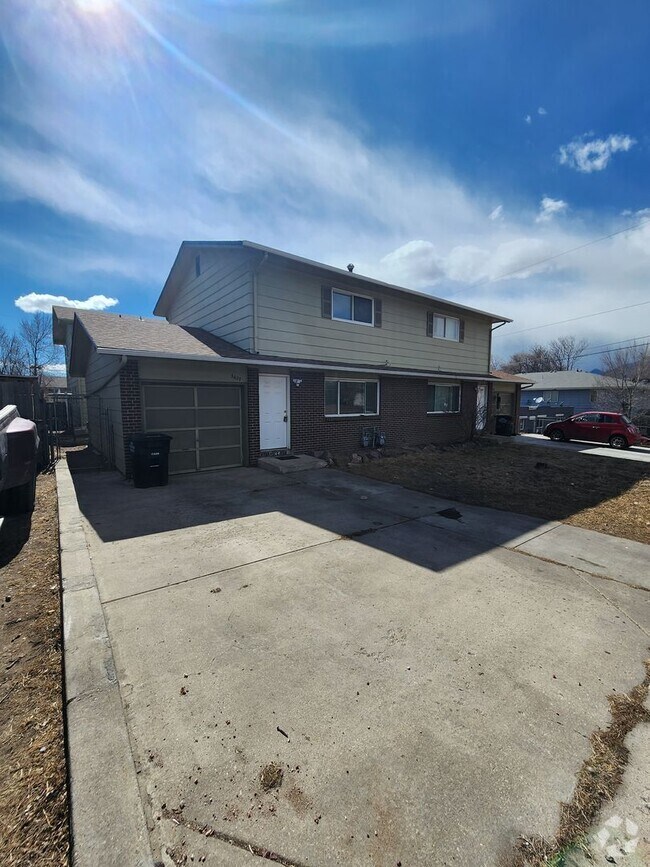 Building Photo - Great duplex