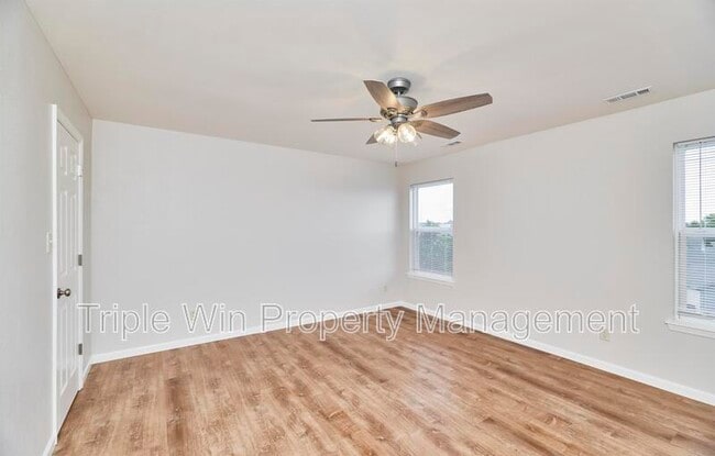 Building Photo - 152 Waterside Crossing Dr