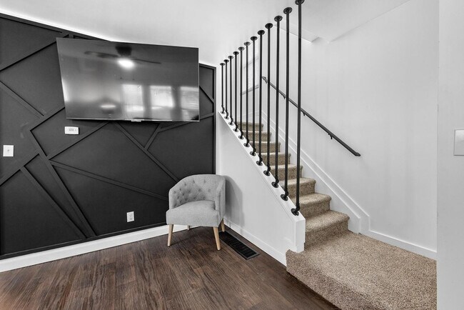 Building Photo - 2009 Sharon St