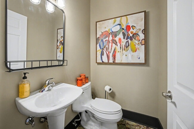 Building Photo - 261 S Limestone