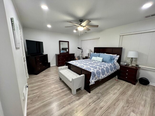 Building Photo - 113 W Big Horn Dr