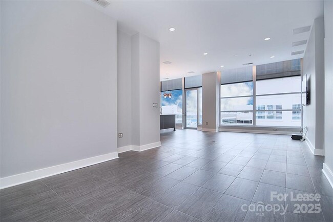 Building Photo - 1100 Metropolitan Ave