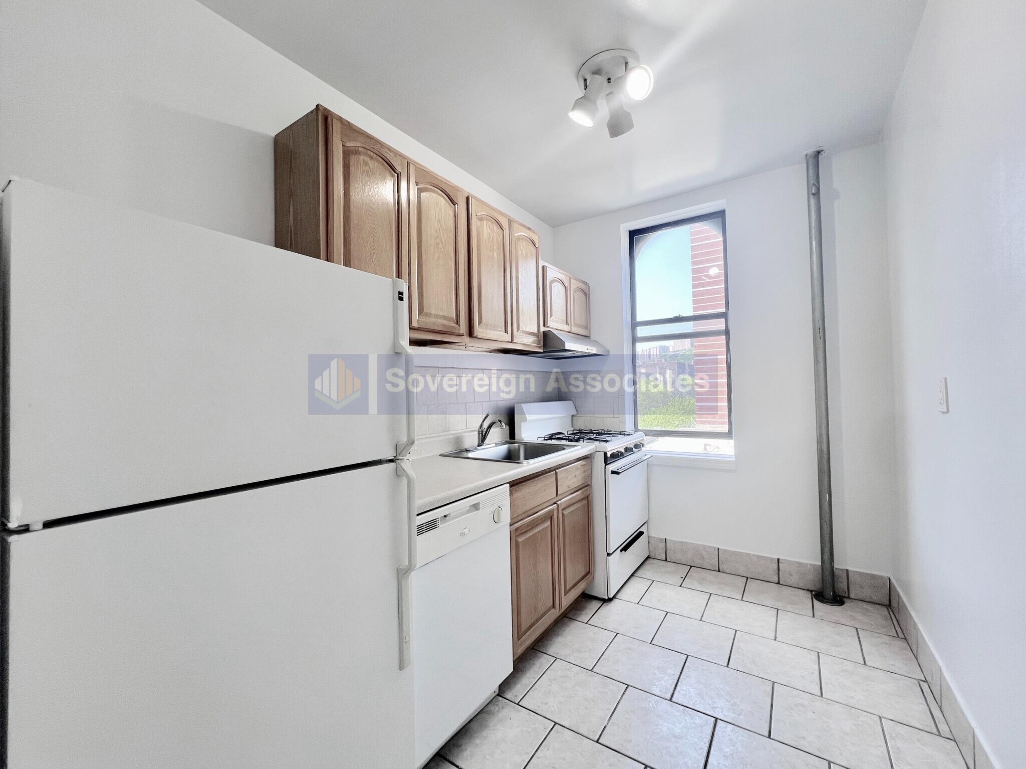Building Photo - 55 Ellwood St