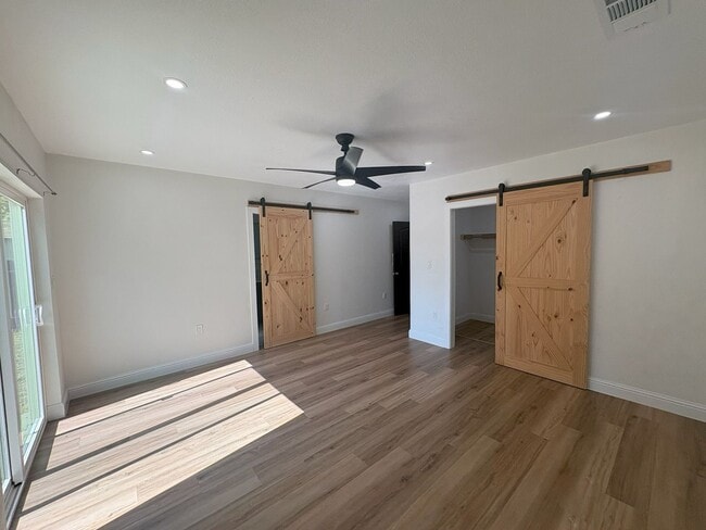 Building Photo - Available NOW Recently Renovated 3BR/3BA Home with Modern Finishes & Spacious Backyard Near Downt...