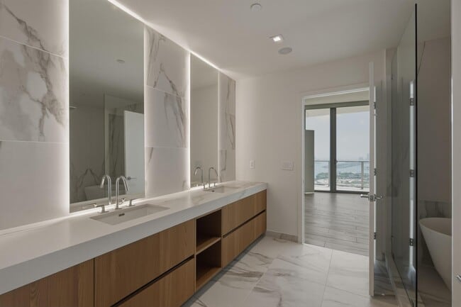 Building Photo - 1400 Biscayne Blvd