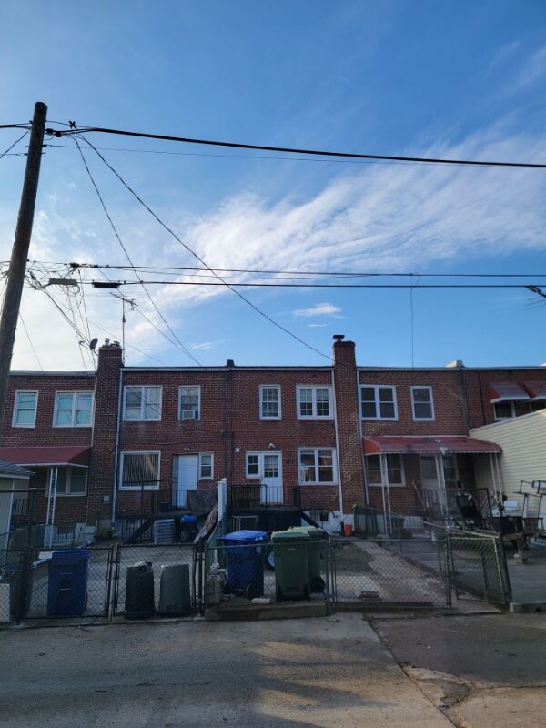 Building Photo - 827 Umbra St